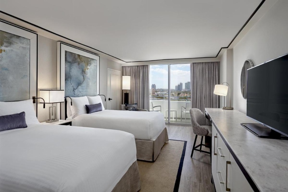 Double Room with City Skyline View - Accessible